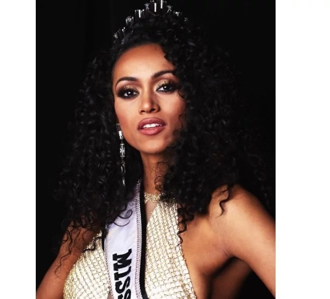 “Back to Back, Queen to Queen. DC Is Your #MissUSA2017” “Back to Back, Queen to Queen. DC Is Your #MissUSA2017”