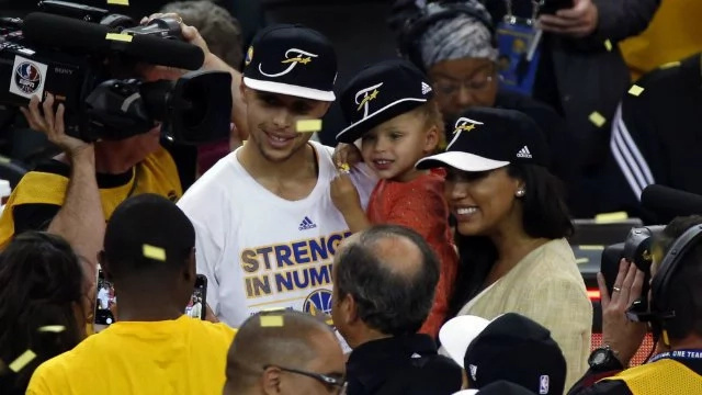 GSW knocks out OKC but Stephen Curry can’t get a kiss from daughter Riley GSW knocks out OKC but Stephen Curry can’t get a kiss from daughter Riley