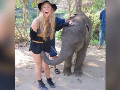 An elephant decided to show his affection for a woman. What he did will make you laugh to tears!