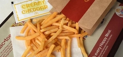 Karma is real! McDonald’s cashier who didn’t understand their English got humiliated by a mother and daughter!