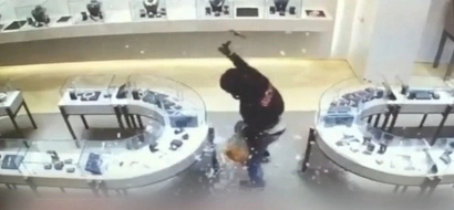 Robbers steal millions of dollars worth of jewelry in just 40 seconds!