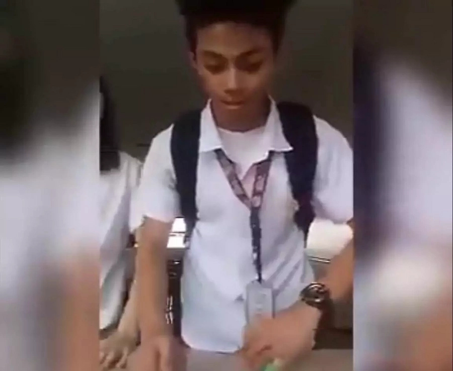 Young Pinoy covers 'She She Song' in epic school performance Young Pinoy covers 'She She Song' in epic school performance