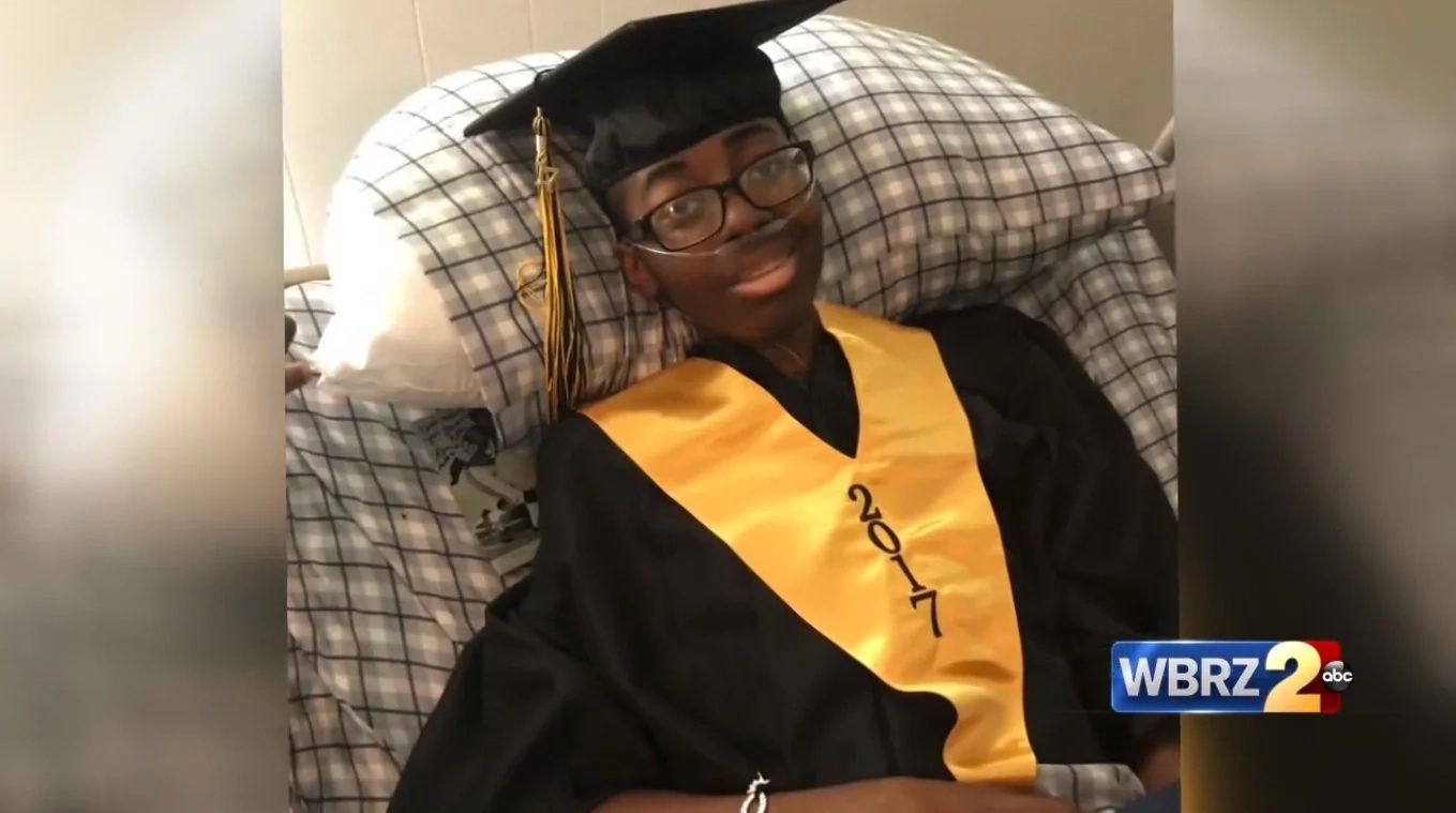 A 17-year-old student diagnosed with cancer receives diploma before passing away A 17-year-old student diagnosed with cancer receives diploma before passing away