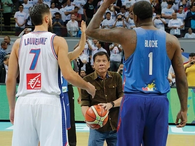 WATCH: Duterte impressively tosses ball during Gilas vs France