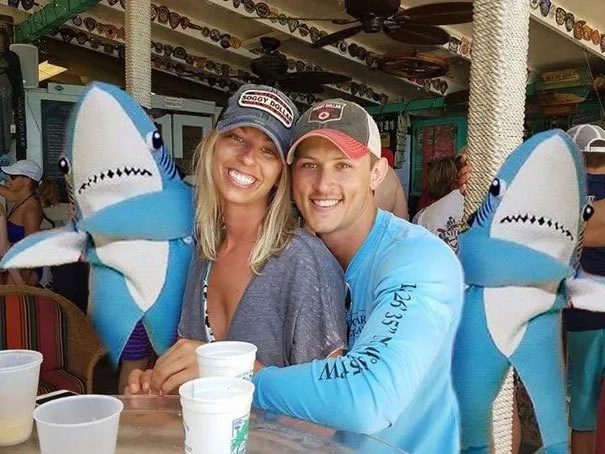 Couple asked help from internet to photoshop their engagement photo. Wish granted and it was way beyond their expectation Couple asked help from internet to photoshop their engagement photo. Wish granted and it was way beyond their expectation