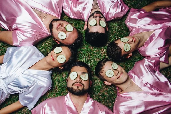 Bride’s Own Brothers Became Her “Bridesmaids” Bride’s Own Brothers Became Her “Bridesmaids”