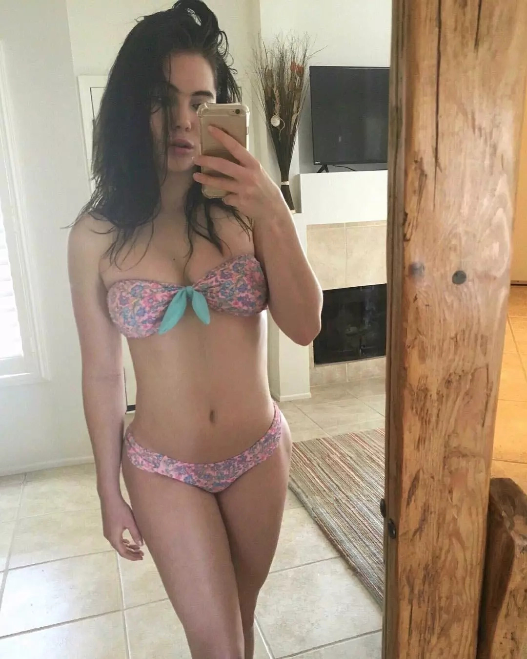 This Olympic gymnast deserves another gold medal for her smoking hot selfies This Olympic gymnast deserves another gold medal for her smoking hot selfies
