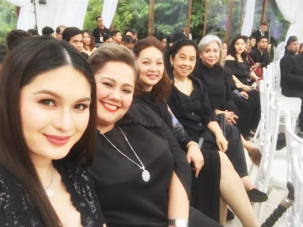 Former Sexbomb Dancer Rochelle Pangilinan Marries Her Long-time Boyfriend, Arthur Solinap in This Magical Michael Cinco Wedding Gown Former Sexbomb Dancer Rochelle Pangilinan Marries Her Long-time Boyfriend, Arthur Solinap in This Magical Michael Cinco Wedding Gown