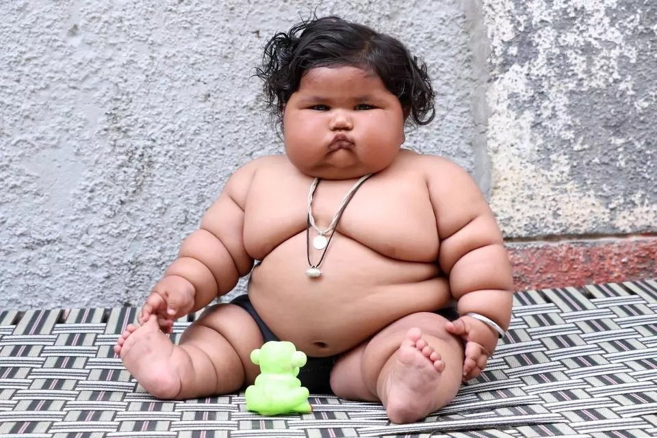 Obese baby baffles doctors by weighing a HEAVY 17kg at just 8 months old (photos, video) Obese baby baffles doctors by weighing a HEAVY 17kg at just 8 months old (photos, video)