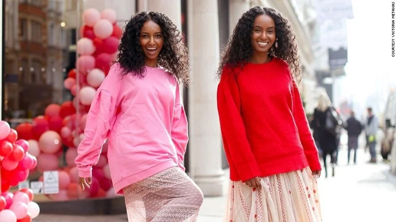 Adorable twin sisters, 34, use style to break down barriers for deaf people Adorable twin sisters, 34, use style to break down barriers for deaf people