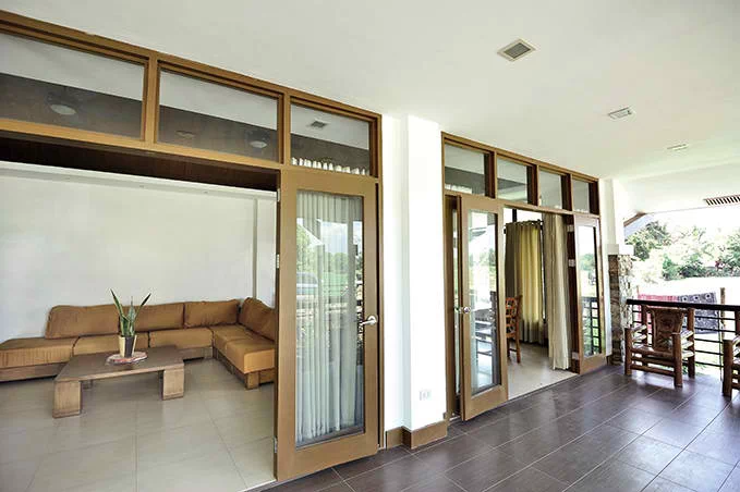 Venus Raj’s tropical bungalow will give you relaxing, resort feels Venus Raj’s tropical bungalow will give you relaxing, resort feels