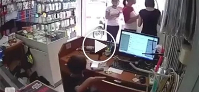 Walanghiyang ina! Mother teaches son to steal and it was captured on CCTV