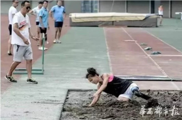 This 22 year old woman lost her leg, but that doesn’t stop her grom doing this! This 22 year old woman lost her leg, but that doesn’t stop her grom doing this!