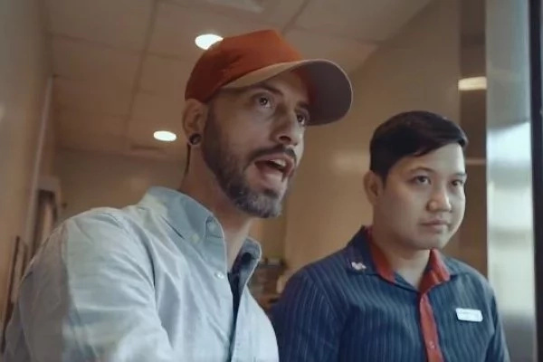 LOOK: Dave Moffatt Is Now A Jollibee Drive-Thru Assembler! Watch His Adventure! LOOK: Dave Moffatt Is Now A Jollibee Drive-Thru Assembler! Watch His Adventure!