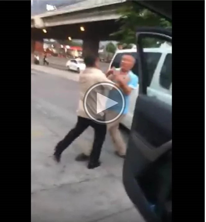 Road rage viral video shows drivers in fistfight Road rage viral video shows drivers in fistfight