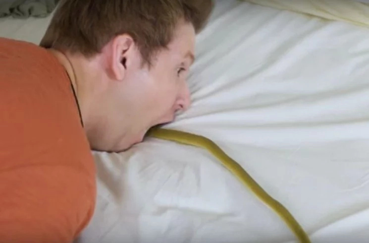 This Can't Be Real... Snake Crawls Down Man's THROAT This Can't Be Real... Snake Crawls Down Man's THROAT