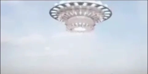 UFO巨大飛碟降落肯亞?! 駕駛疑拍攝全過程 | 文章內置圖片