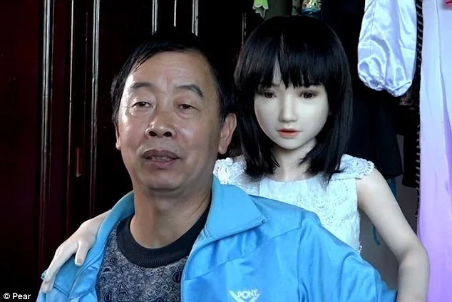 Meet divorced man who LIVES with 7 human-size sex dolls but don't sleep with them (photos)