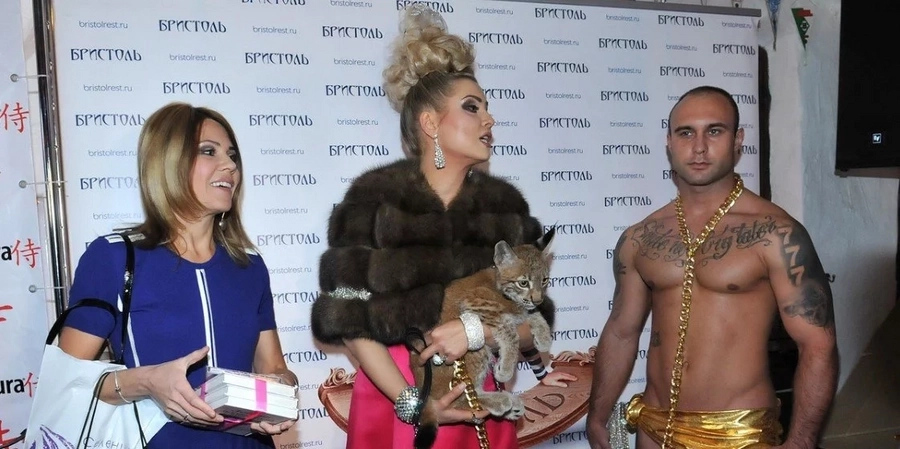How Much Money Does A Russian Dominatrix Make? How Much Money Does A Russian Dominatrix Make?