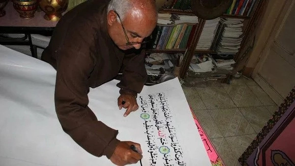 Man spends 3 years rewriting Quran on 700 metre paper scroll Man spends 3 years rewriting Quran on 700 metre paper scroll