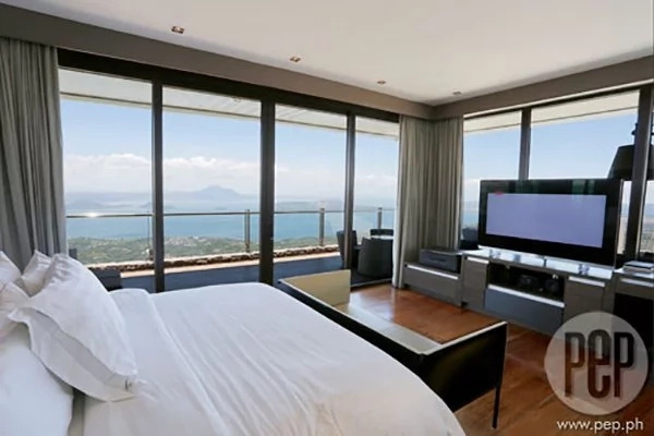 Willie Revillame's picturesque Tagaytay house has the best view of Taal Lake Willie Revillame's picturesque Tagaytay house has the best view of Taal Lake