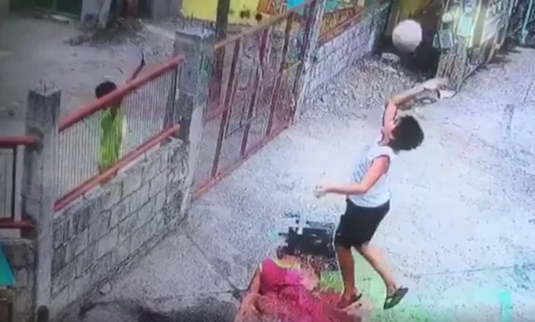 Two boys were caught in CCTV trying to be resourceful in playing Two boys were caught in CCTV trying to be resourceful in playing