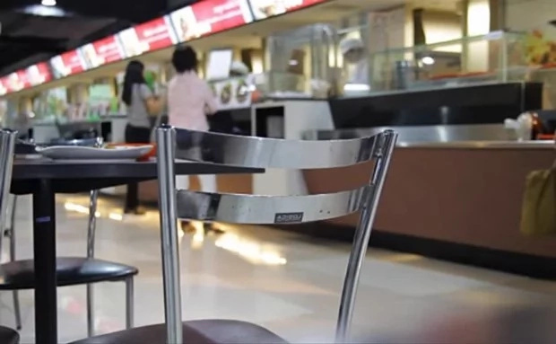 Waitress receives huge gift from generous couple Waitress receives huge gift from generous couple