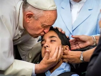 Family Overjoyed by Pope Francis' Kiss for Disabled Son