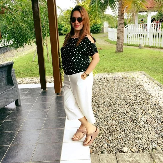 Netizen alleges LBC Robinsons-Iloilo stole from her package Netizen alleges LBC Robinsons-Iloilo stole from her package