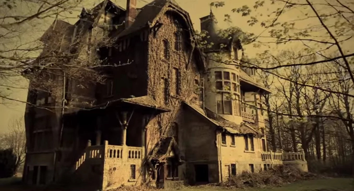 Boy was trying to solve a tragedy that his family faced years ago. The clues led him to an abandoned house, where the story took a new turn... Boy was trying to solve a tragedy that his family faced years ago. The clues led him to an abandoned house, where the story took a new turn...
