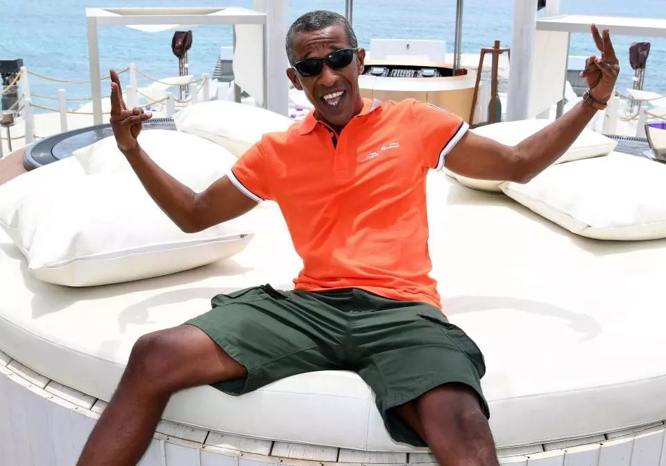 African man resembles Barack Obama so much that he has become a celebrity African man resembles Barack Obama so much that he has become a celebrity
