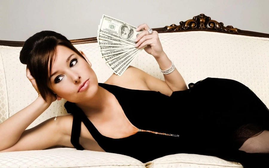 These 10 signs show if the girl is dating you for money! These 10 signs show if the girl is dating you for money!