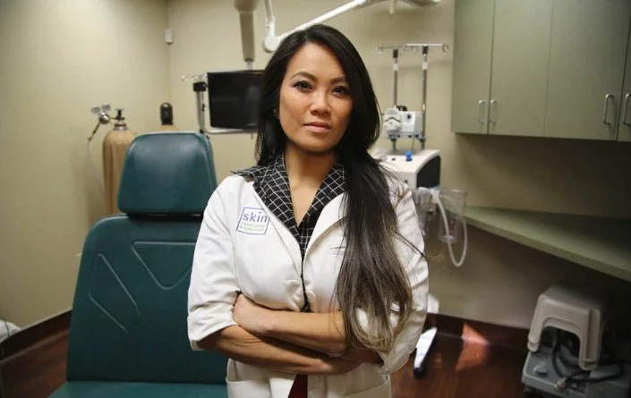 Disgusting Moment Doctor Removes HUGE Ball Of Fat From Woman's Arm Disgusting Moment Doctor Removes HUGE Ball Of Fat From Woman's Arm