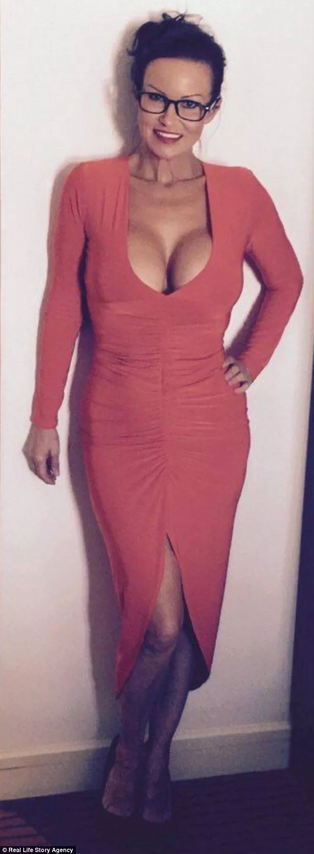 52-Year-Old Mom Spends $100K to Look Like Jessica Rabbit 52-Year-Old Mom Spends $100K to Look Like Jessica Rabbit