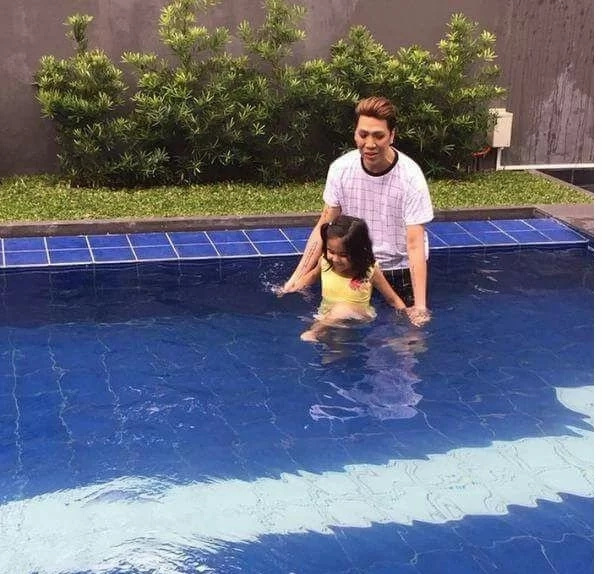 Vice Ganda shows off his lavish swimming pool and hot tub Vice Ganda shows off his lavish swimming pool and hot tub