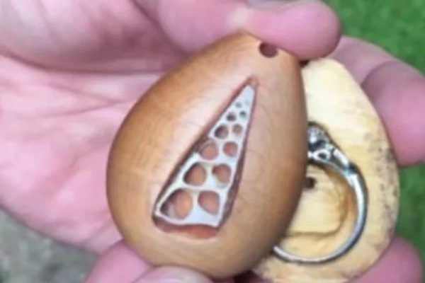 Amazing And It's So Romantic! What's Inside The Pendant Will Surprise You! Amazing And It's So Romantic! What's Inside The Pendant Will Surprise You!