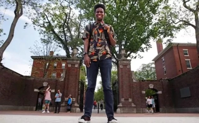 This student presents rap album as thesis at world's most prestigious university This student presents rap album as thesis at world's most prestigious university