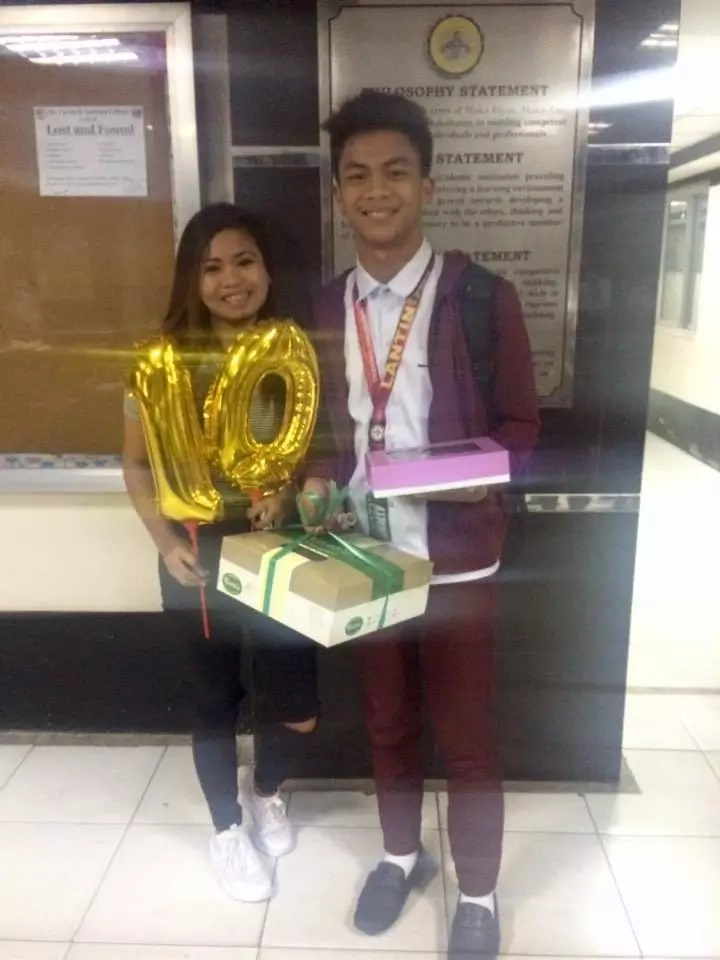 Girl goes viral for giving cake to boyfriend every monthsary Girl goes viral for giving cake to boyfriend every monthsary