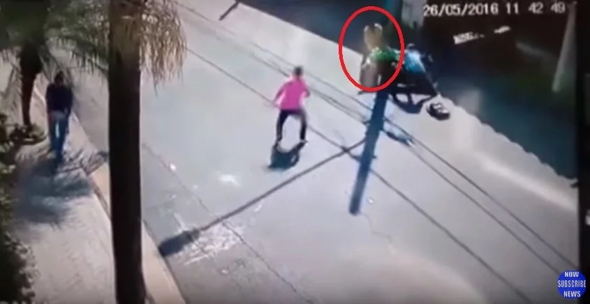 Captured From a CCTV: 3 Men Tried To Steal a Big Bike. BEWARE! Captured From a CCTV: 3 Men Tried To Steal a Big Bike. BEWARE!