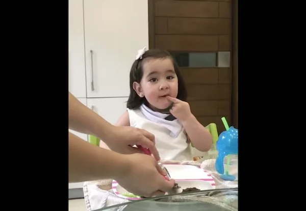 Scarlet Snow Belo speaks Chinese in her own unique way and it’s the most adorable thing you’ll watch today Scarlet Snow Belo speaks Chinese in her own unique way and it’s the most adorable thing you’ll watch today