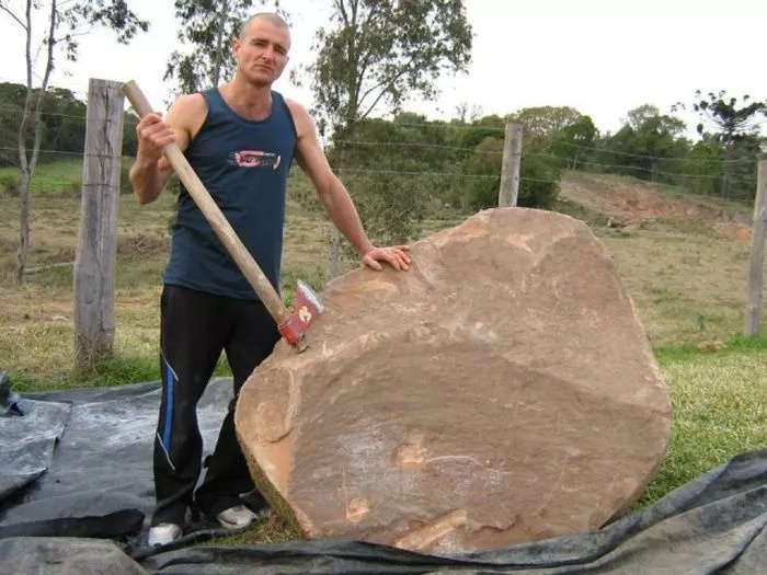 Man carves beautiful rock sculpture in touching tribute to his mother Man carves beautiful rock sculpture in touching tribute to his mother
