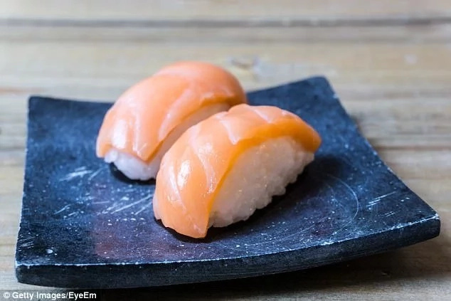 Girl finds tapeworm in tummy after eating sashimi Girl finds tapeworm in tummy after eating sashimi