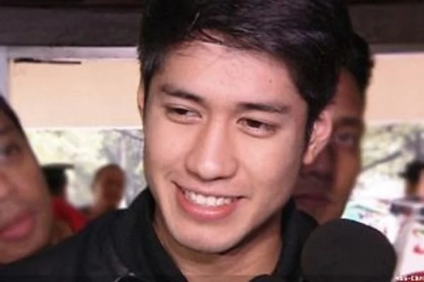 Aljur Abrenica spotted in ABS-CBN compound, ignites speculations of jumping fence: “Kapamilya na ba siya?” Aljur Abrenica spotted in ABS-CBN compound, ignites speculations of jumping fence: “Kapamilya na ba siya?”