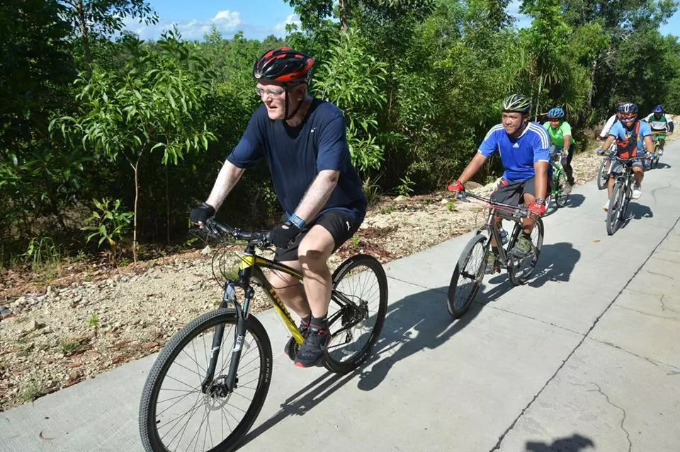 EU execs go biking in Guimaras