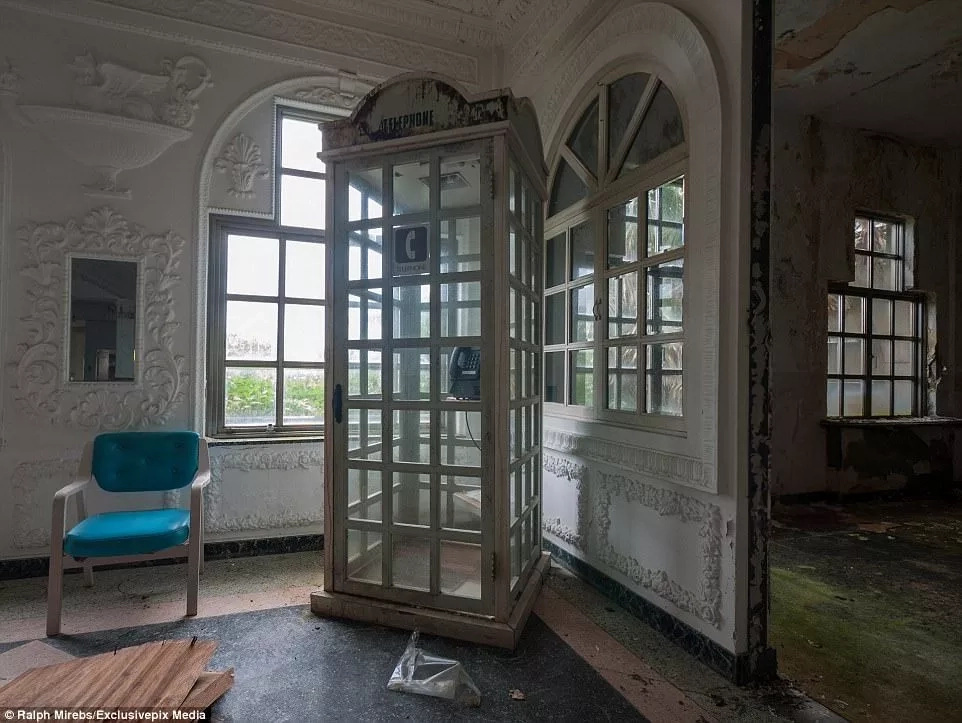 abandoned-hotel-surprise abandoned-hotel-surprise