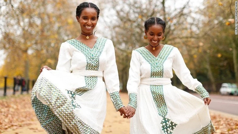 Adorable twin sisters, 34, use style to break down barriers for deaf people Adorable twin sisters, 34, use style to break down barriers for deaf people