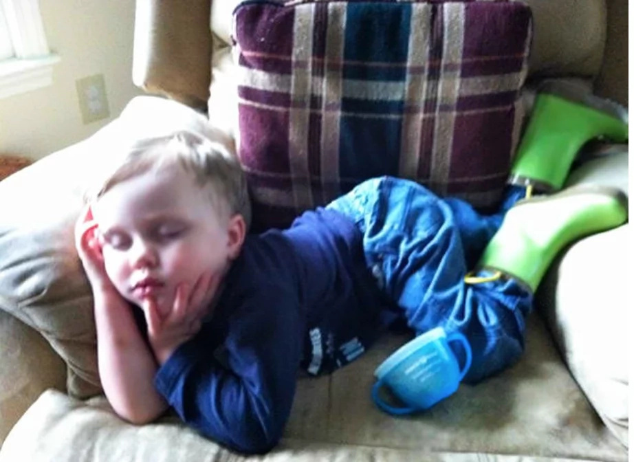 15 cute photos of cutest toddlers sleeping in weird positions 15 cute photos of cutest toddlers sleeping in weird positions