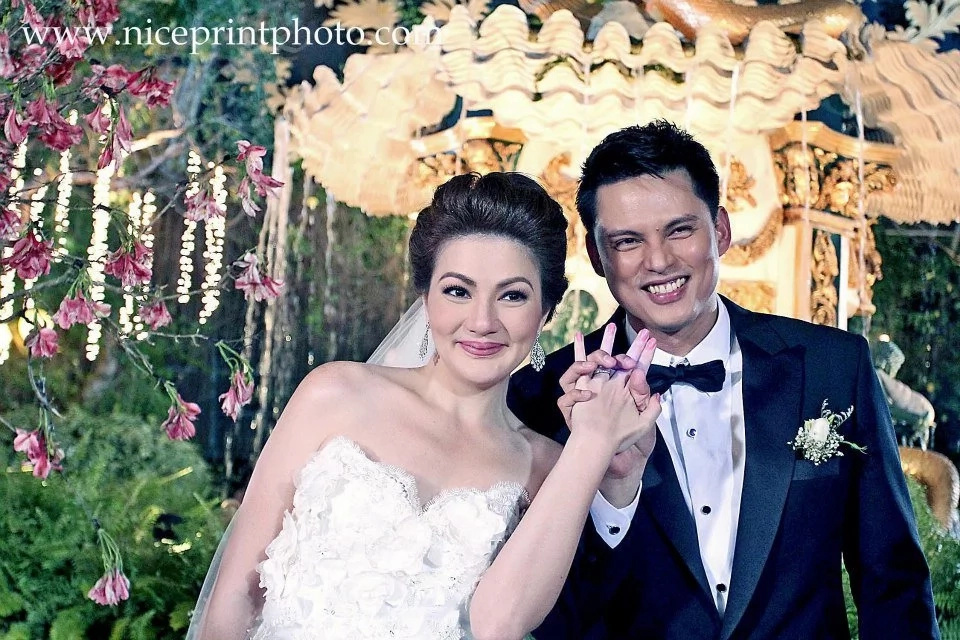Top 10 things about Carmina & Zoren's wedding. It wasn't about the grandiose wedding that was captured by the lenses, but the behind-the-scenes. Top 10 things about Carmina & Zoren's wedding. It wasn't about the grandiose wedding that was captured by the lenses, but the behind-the-scenes.