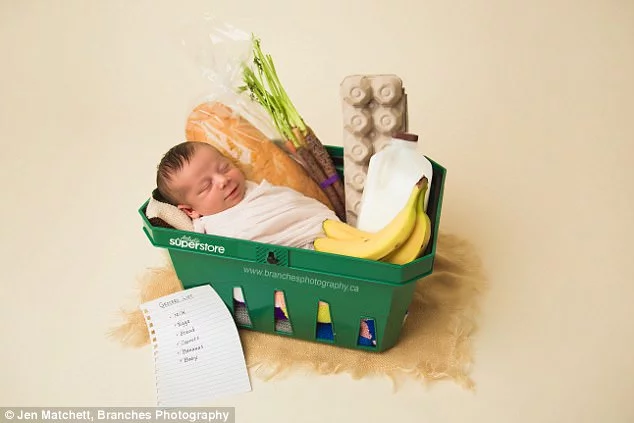 Mother didn't know she was pregnant, 'til the very moment she finally delivered! She was doing groceries, next thing she knew a baby was coming out! Mother didn't know she was pregnant, 'til the very moment she finally delivered! She was doing groceries, next thing she knew a baby was coming out!