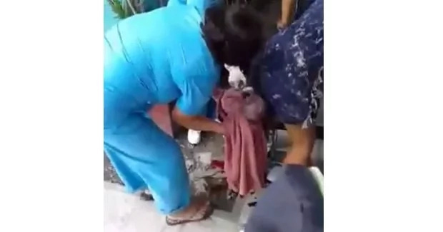 Woman accidentally gives birth on wheelchair after hospital refused admission Woman accidentally gives birth on wheelchair after hospital refused admission